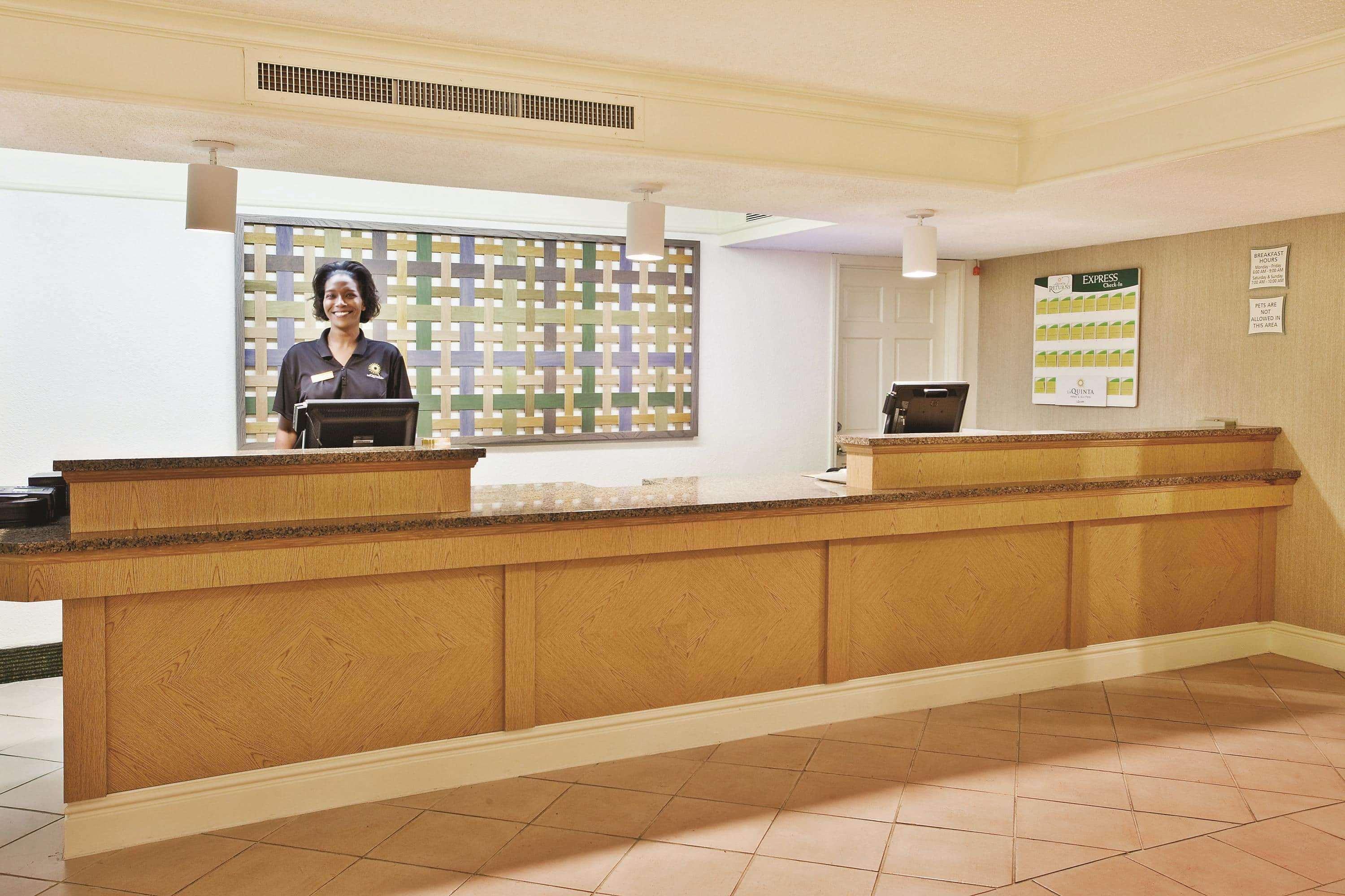 Howard Johnson By Wyndham Columbus Fort Moore Экстерьер фото