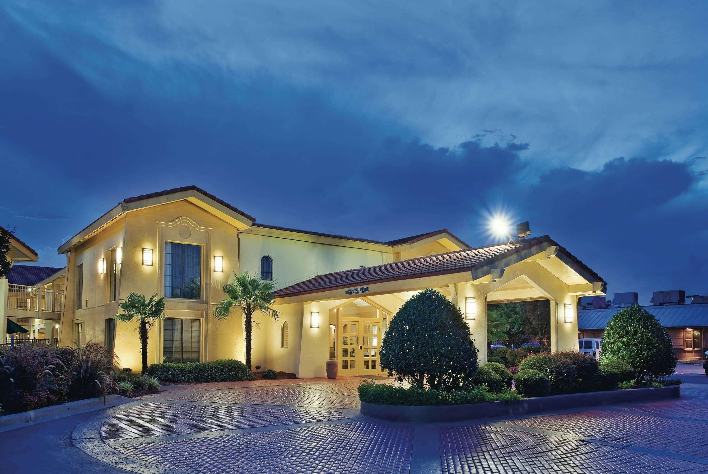 Howard Johnson By Wyndham Columbus Fort Moore Экстерьер фото